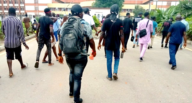 NANS Students Block Major Roads In Oyo, Edo, Ondo To Condemn Prolonged ASUU Strike